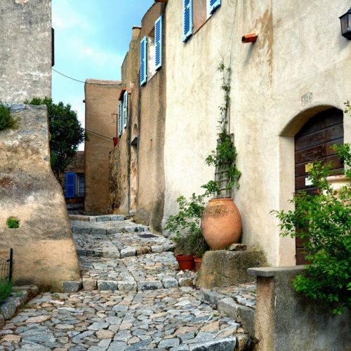 Les maisons du village de Pigna en Corse